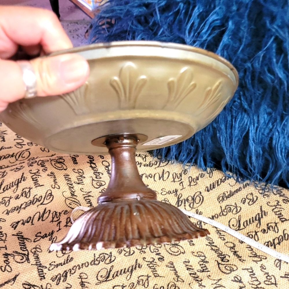 Fancy metal pedistal stand 9×6 perfect for a party table decor